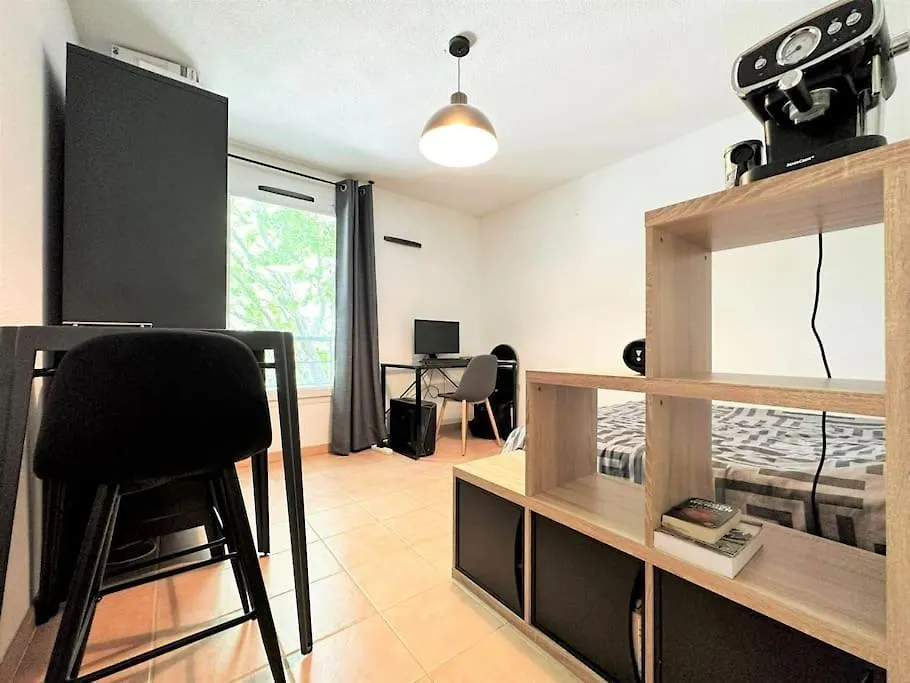Studio Appart'Hotel Meuble Et Climatise Avignon Apartmán